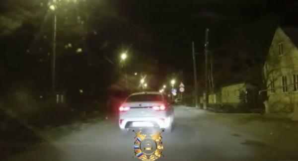 Нетрезвый водитель во время погони повредил патрульный автомобиль ДПС в Буденновске